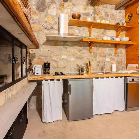 In 45281 بيت للعطل Grižane